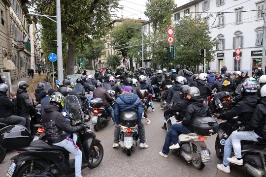 Protesta della Fiesole: «Non ci ferma nessuno». Poi in scooter verso il Franchi (VIDEO)
