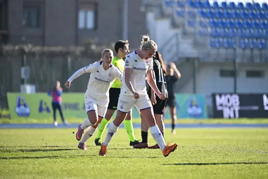 La Nazione - La Fiorentina Femminile è super a Como. Vittoria per 3-1 e secondo posto