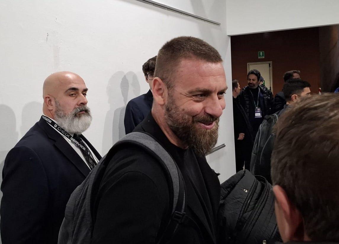 CorSport - De Rossi al Genoa, obiettivo salvezza. Gli brucia non esserci contro i viola. Out Malinovskyi