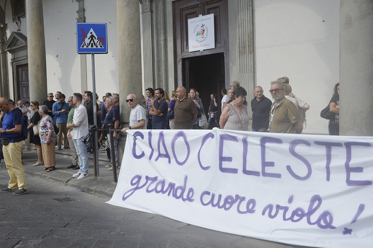 L'ultimo saluto a Celeste Pin. Presenti tanti ex viola insieme a Pradè e Ferrari (FOTO-VIDEO)