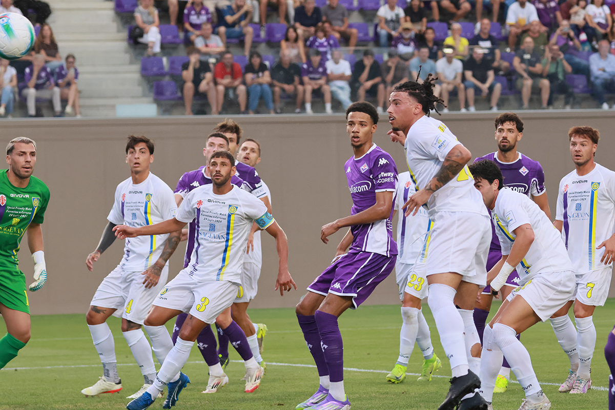 Carrarese, Calabro: "Un onore giocare al Viola Park. Distefano e Rubino..."