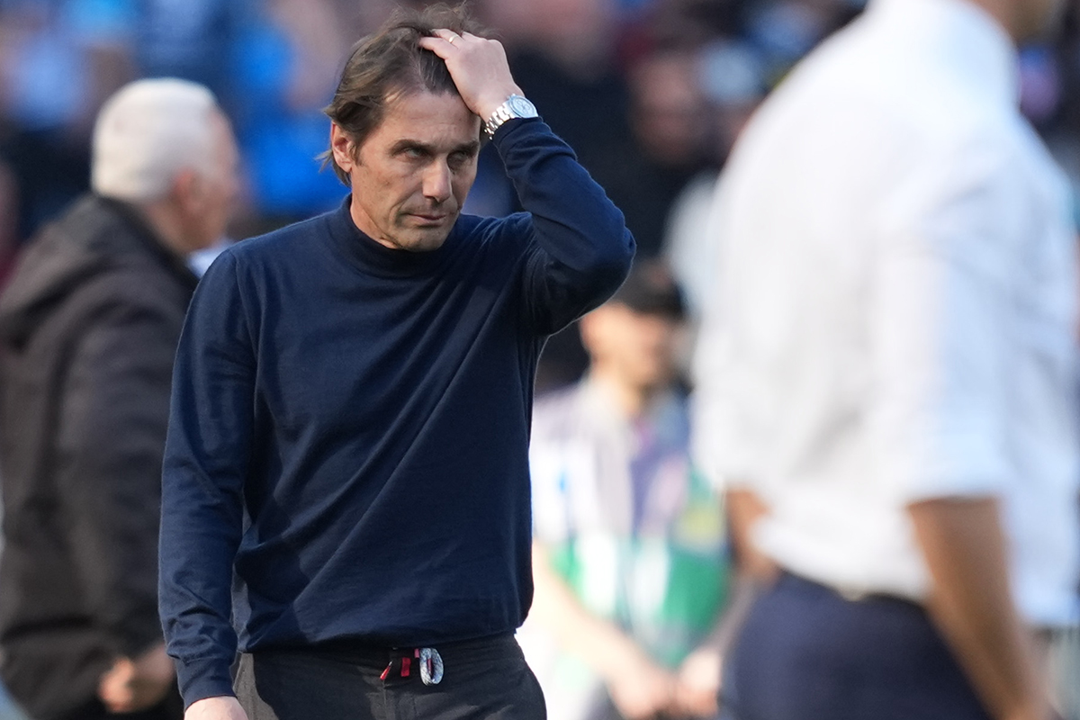 Serie A, risultato a sorpresa al 'Maradona'. Il Genoa stoppa il Napoli sul 2-2, Inter a -1