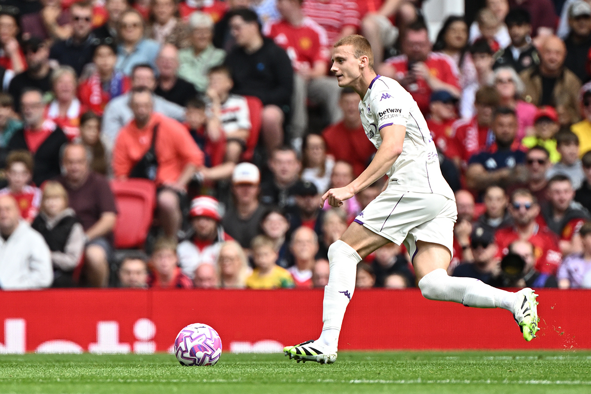 United-Fiorentina, problema fisico per Comuzzo. Dentro Kouadio