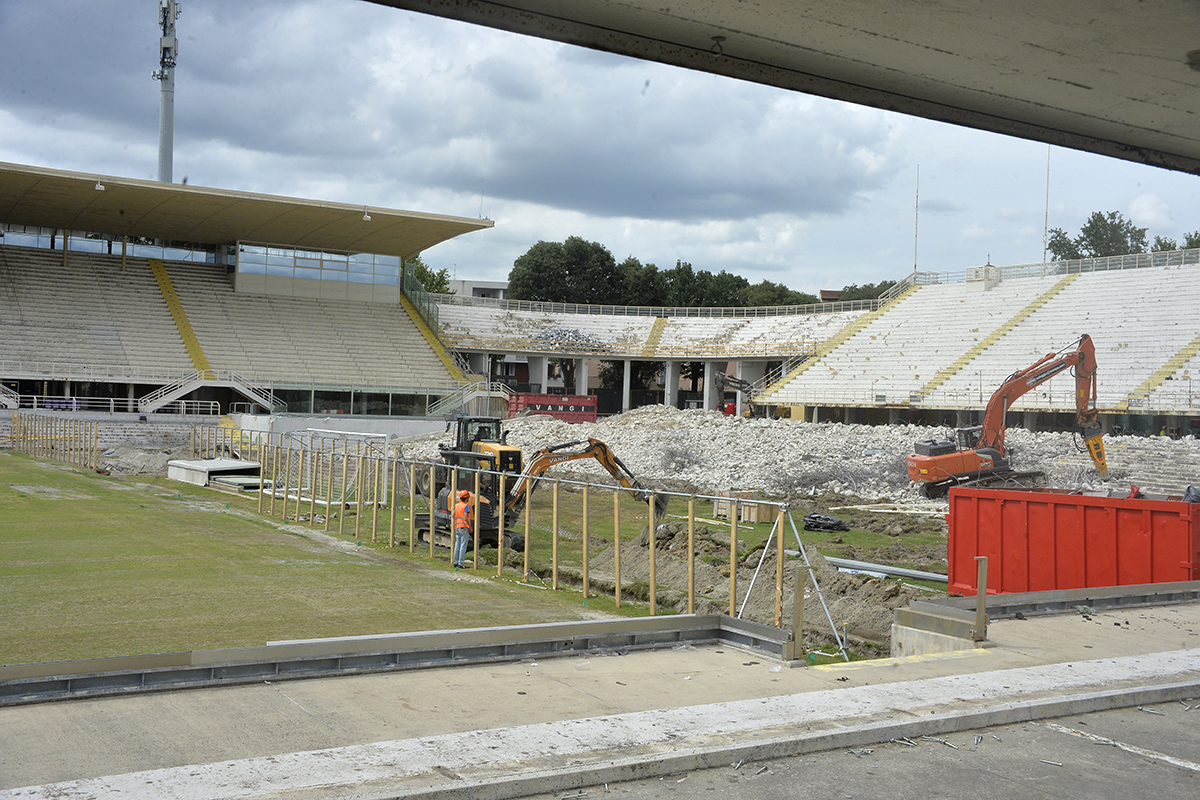 Lavori anche di notte, il Franchi corre verso Euro32. Fiorentina in attesa per entrare nel progetto