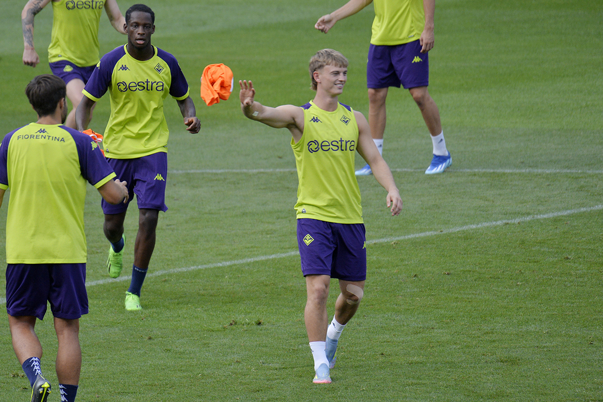 CorFio - Gudmundsson di nuovo in gruppo. Smaltito il problema al polpaccio