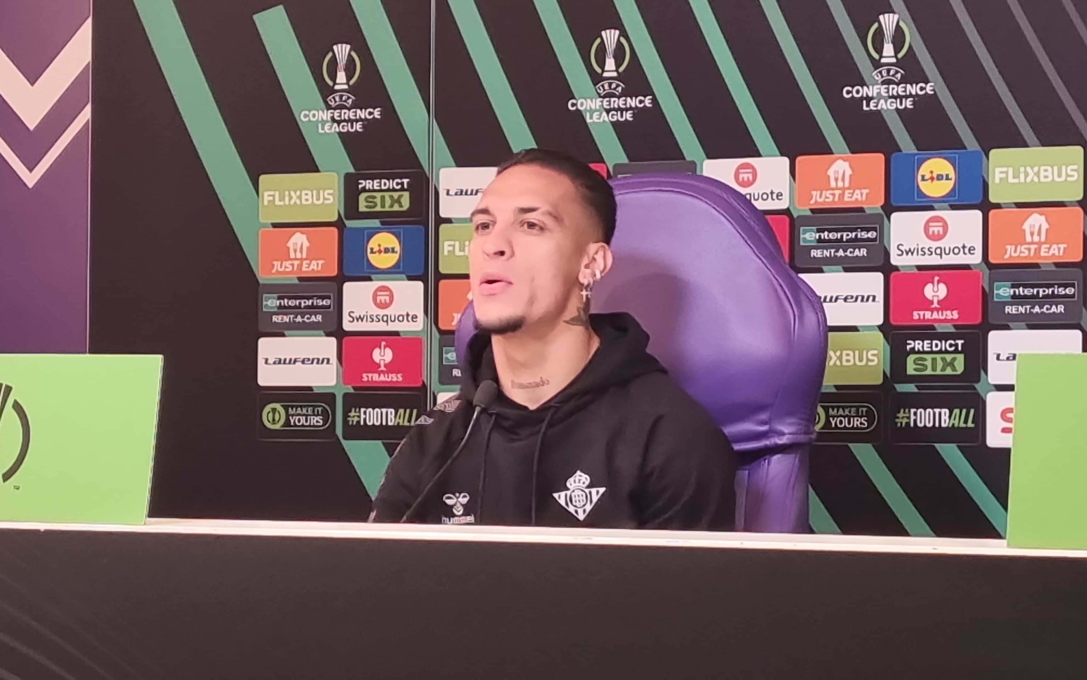 Antony: "Voglio fare la storia del Betis. Ho parlato con De Gea"