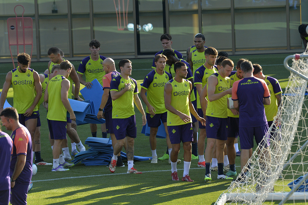 Pioli riparte dal 3-5-2: in 500 al primo allenamento a porte aperte