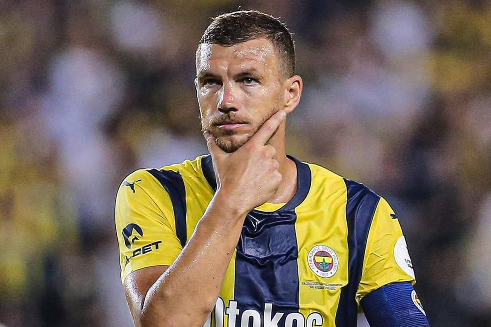 Lucarelli: "Operazione Dzeko somiglia a quella De Gea. Può far bene al fianco di Kean"