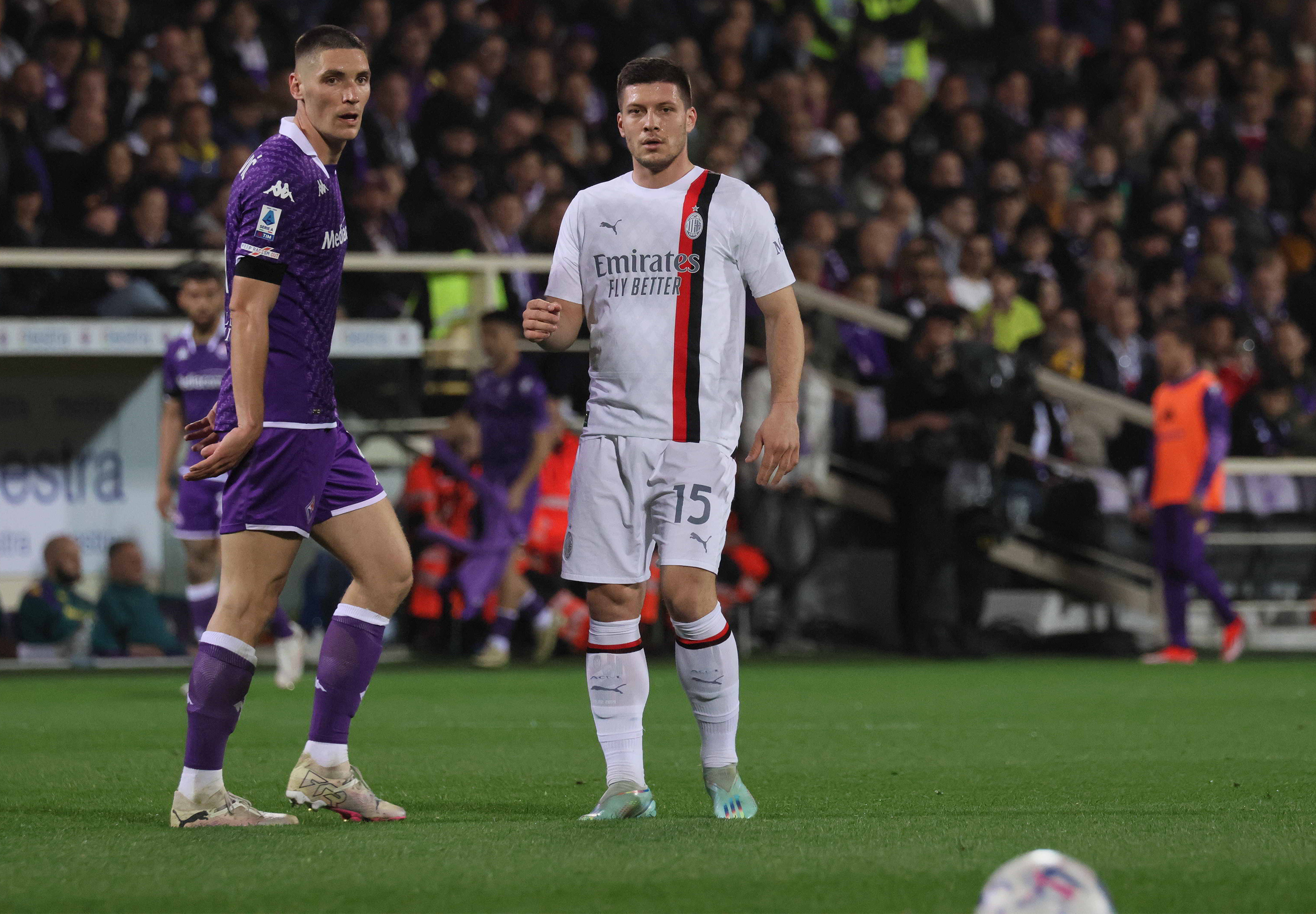 Il Milan propone l'ex viola Jovic per Abraham. No della Roma