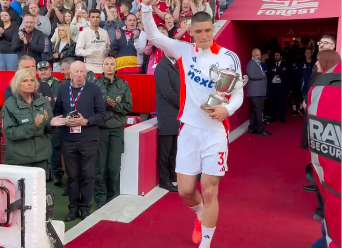 Ex viola, Milenkovic premiato come miglior giocatore della stagione dal Nottingham (VIDEO)