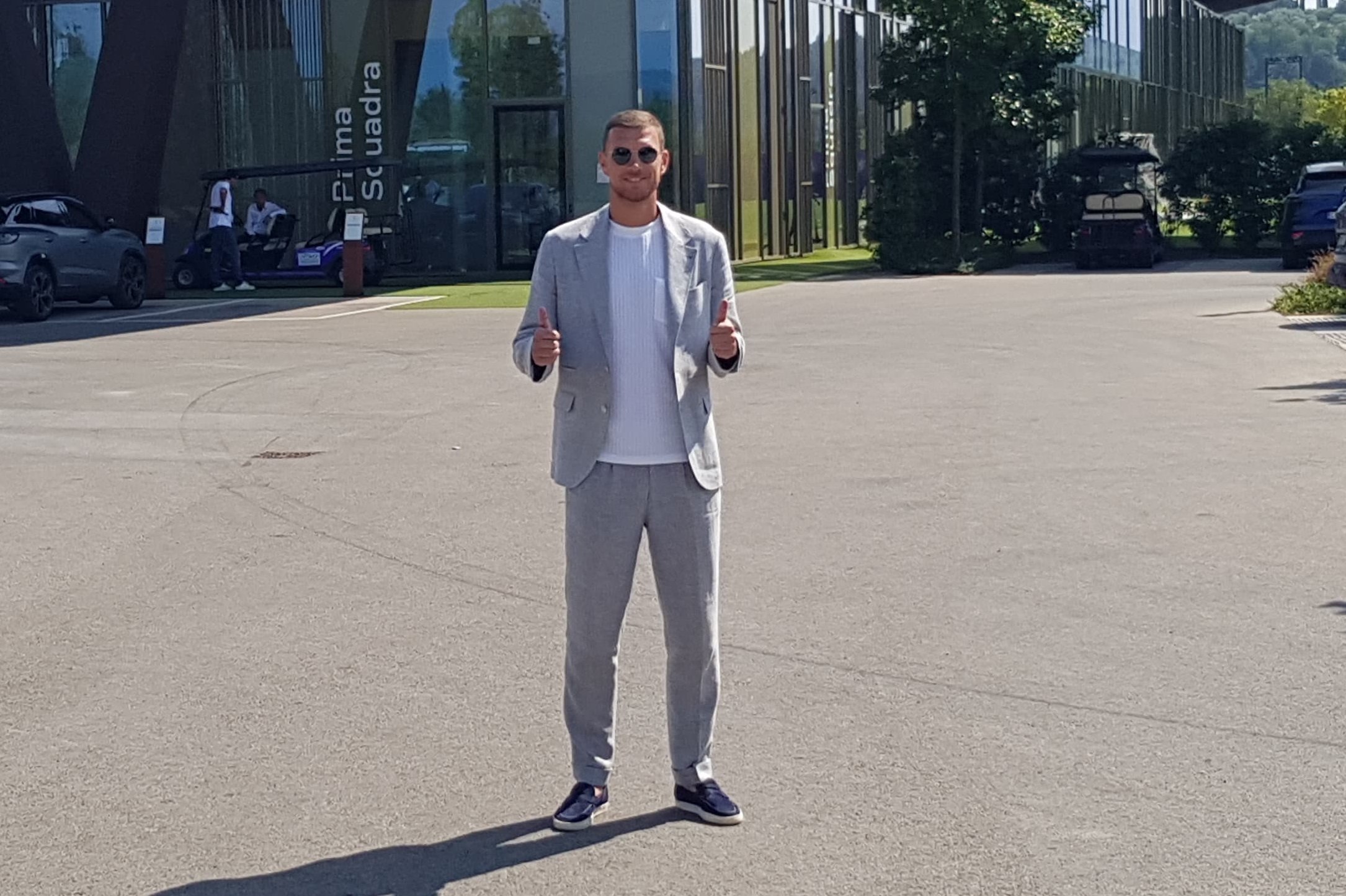 Repubblica - Dzeko, un gigante a Firenze. Blitz al Viola Park dopo le visite mediche