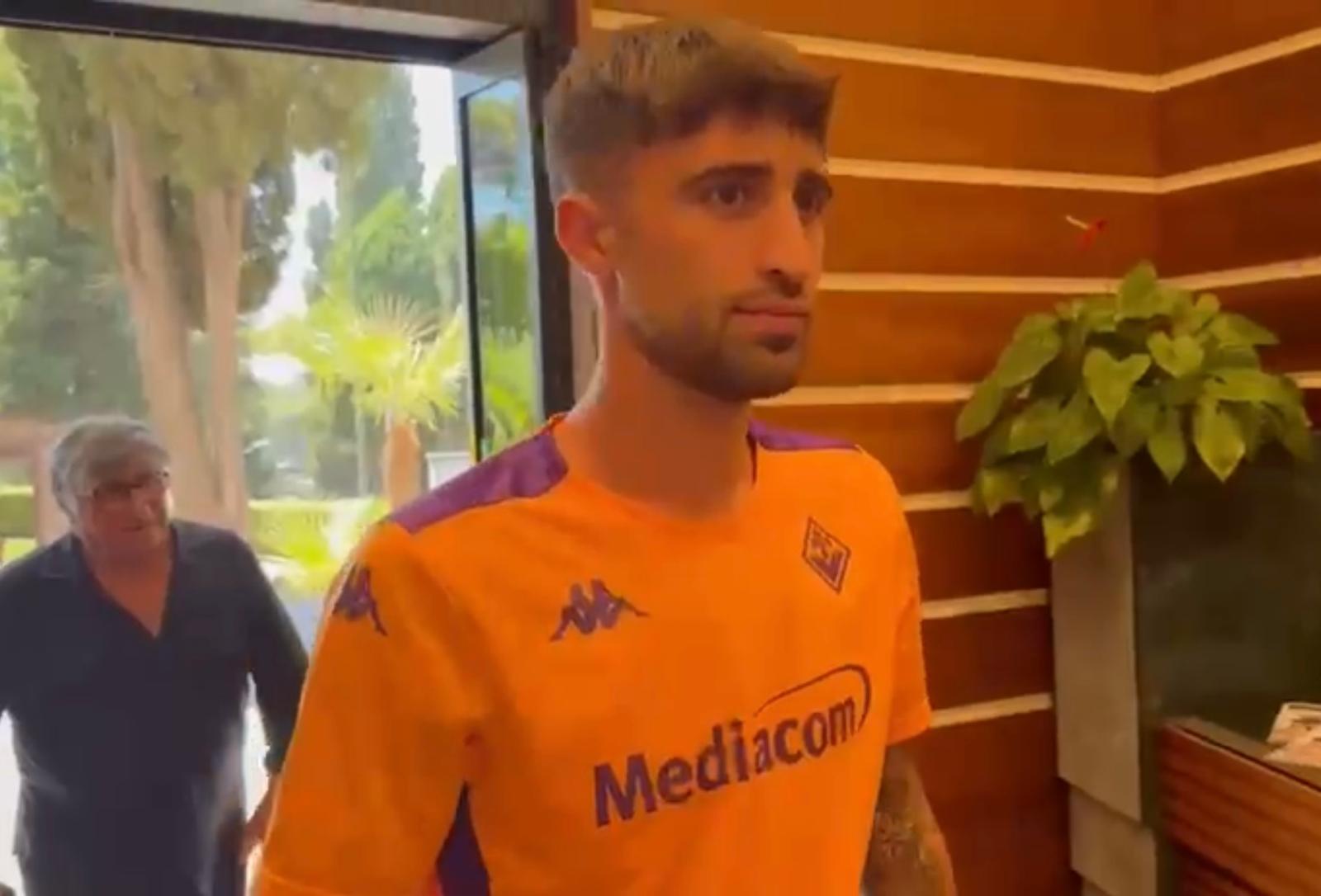 Mattia Viti è arrivato a Villa Stuart. Via alle visite mediche, poi al Viola Park. "Sono prontissimo" (VIDEO)