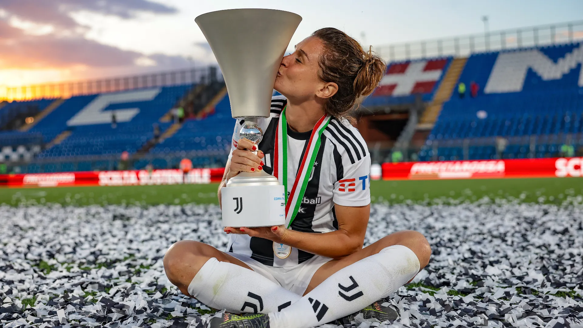 Pallone d'Oro femminile: ci sono anche due italiane tra le 30 nominate