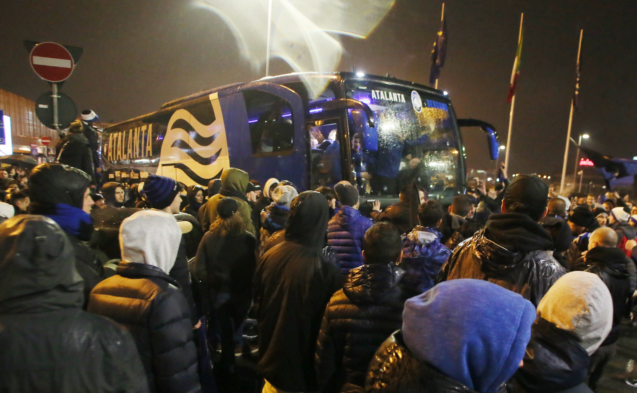 Bergamo, rissa tra tifosi di Atalanta e Inter: muore un ragazzo di 26 anni