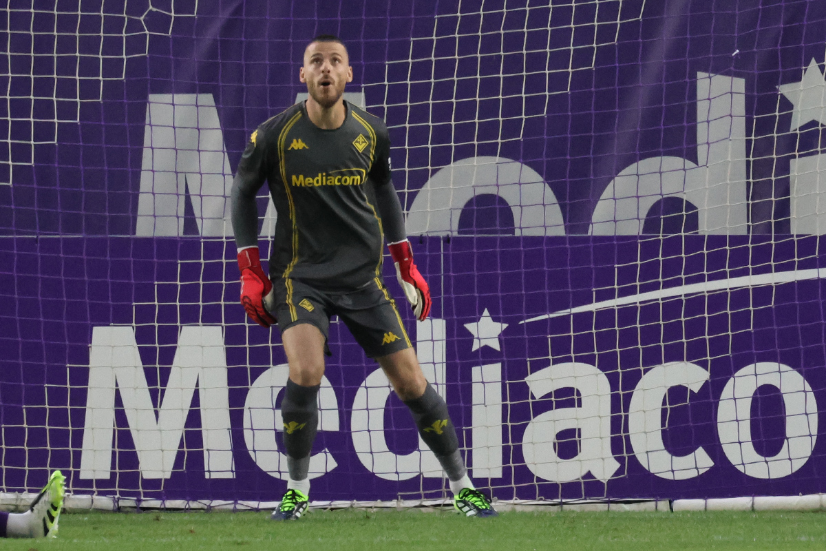 De Gea su X: “Il calciomercato dovrebbe chiudere prima dell’inizio della stagione?”