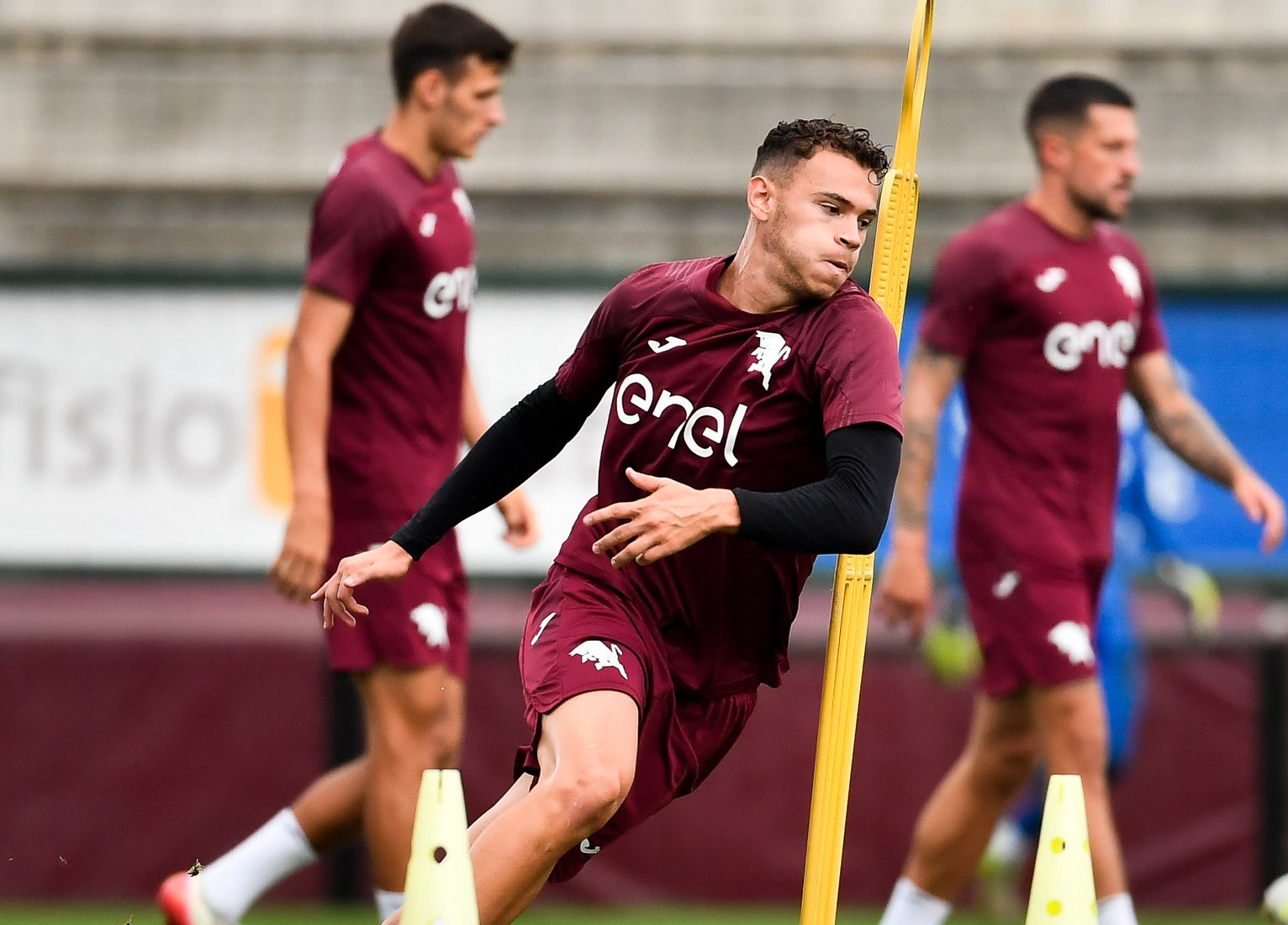 Asllani (sala stampa): "Non ho ricevuto nessuna chiamata dalla Fiorentina. Contento del Torino"