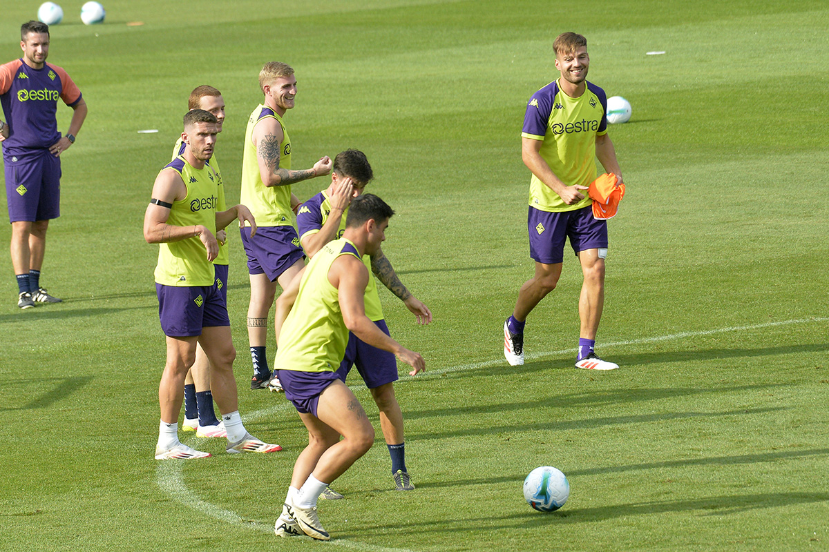 VIDEO - L'allenamento pomeridiano della Fiorentina in Inghilterra