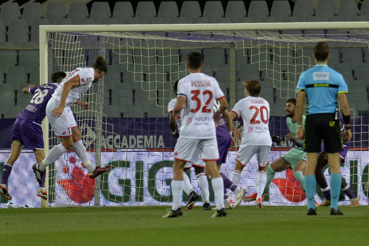 Un'amnesia difensiva, un gol subito. Il punto interrogativo più grande verso Atene