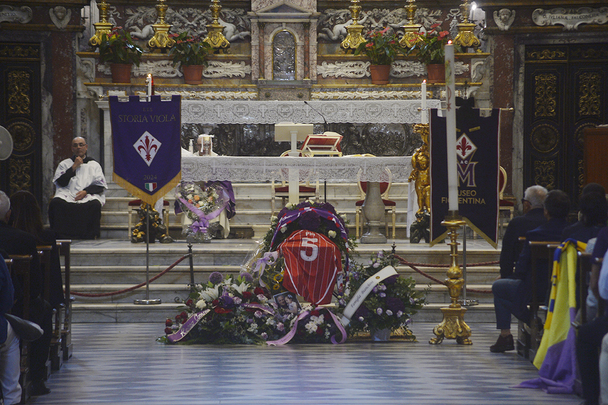 L'ultimo viaggio di Celeste. L'addio di Antognoni, Buso in lacrime
