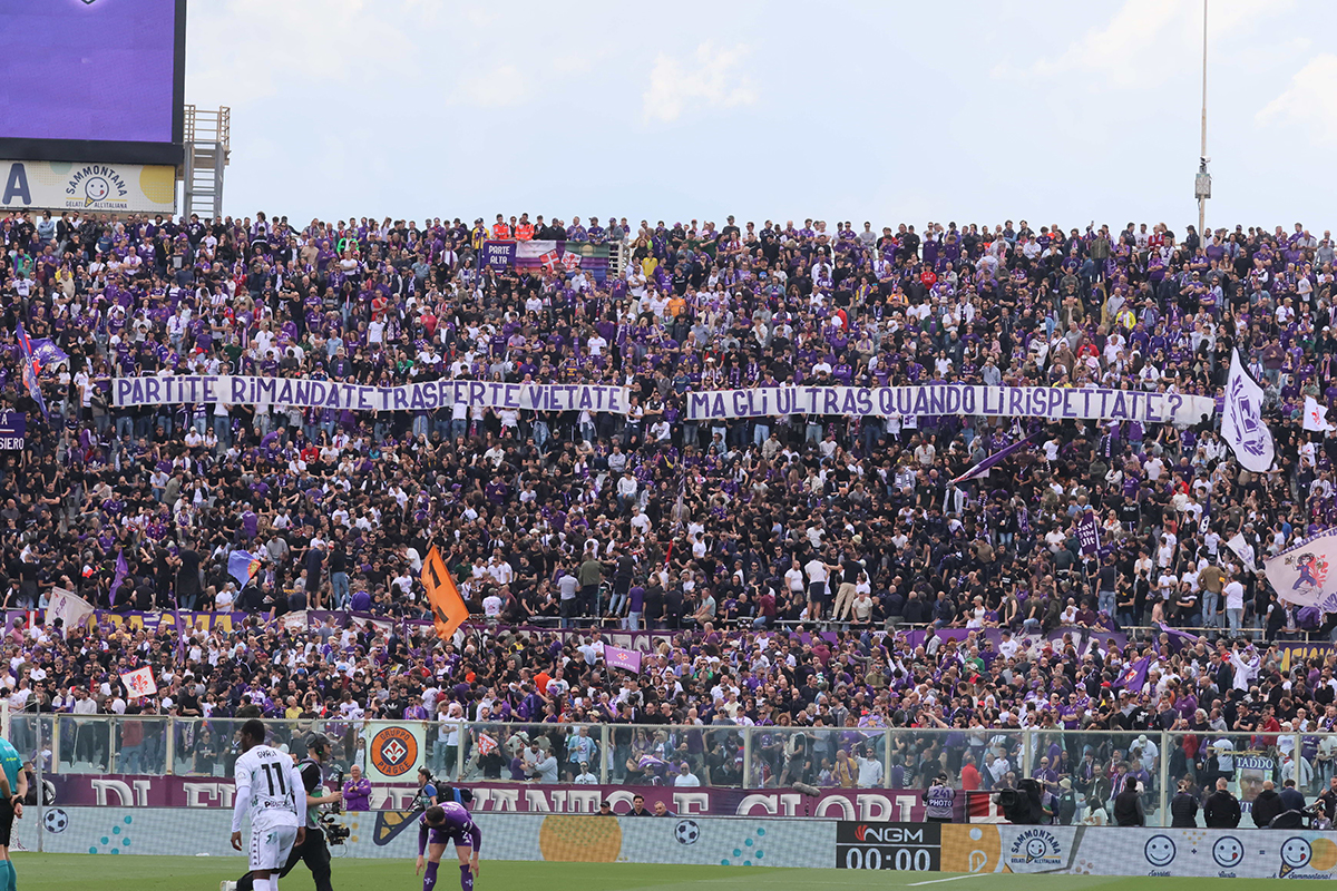 La Fiesole contesta già a metà secondo tempo: "Se andiamo in B...". Poi il messaggio a Pioli