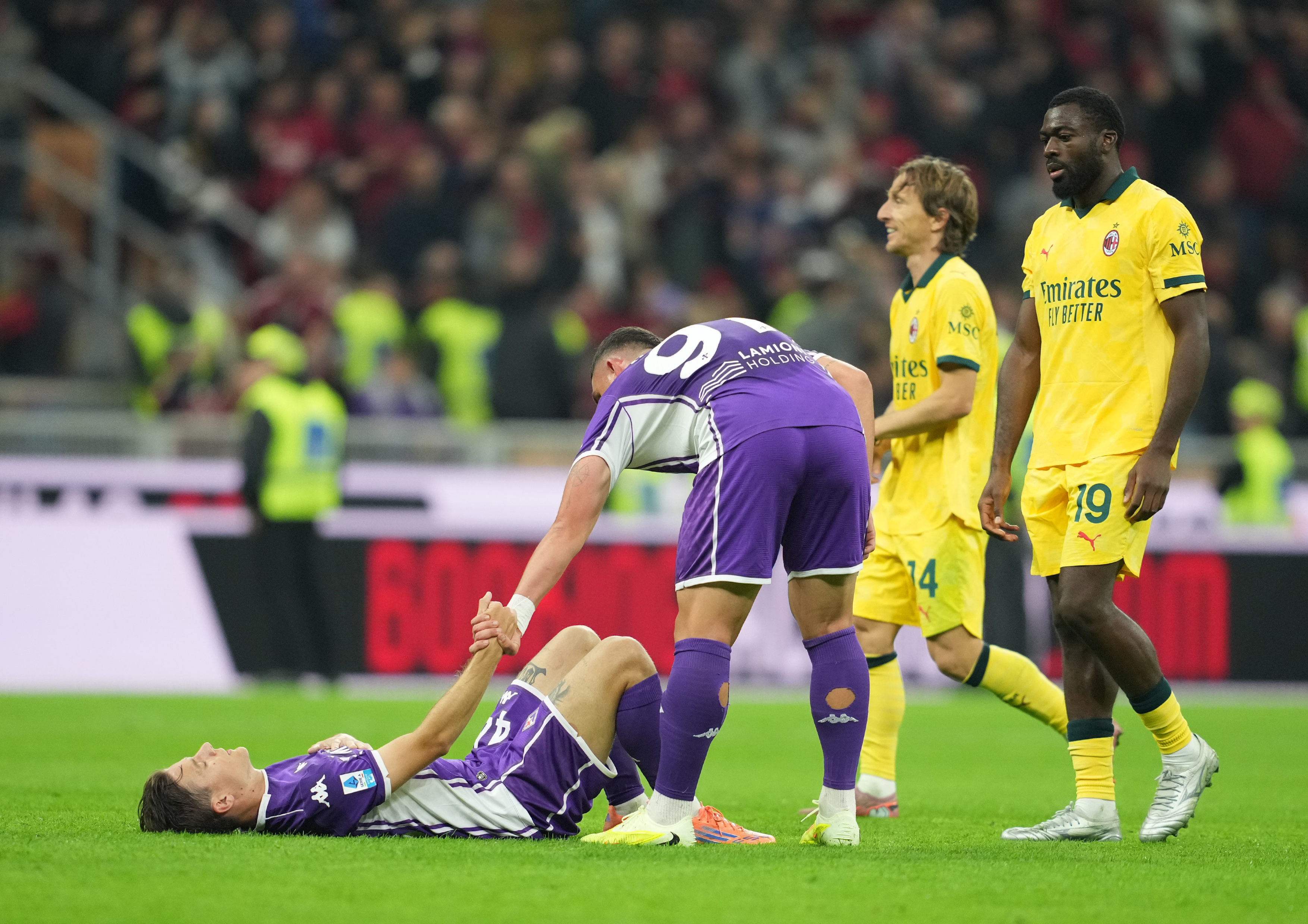Repubblica - Altro che sogni Champions, ora serve una tabella salvezza. E quel coro rossonero...
