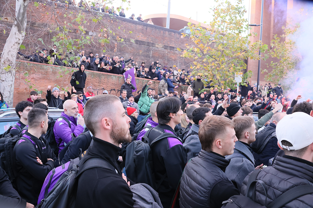 Il calore della Curva Fiesole: 300 tifosi per incoraggiare la squadra (FOTO)