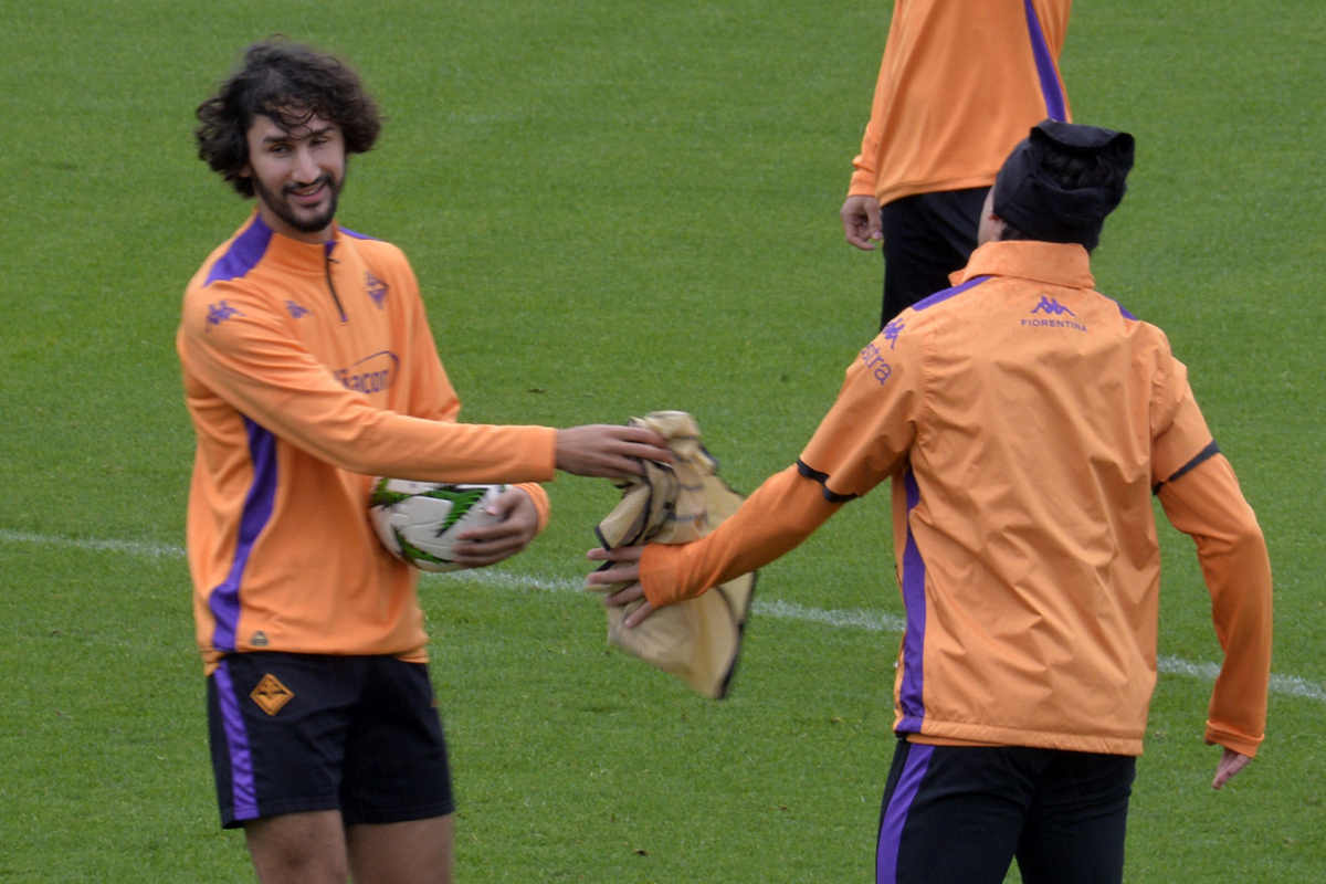 Dal Viola Park, squadra in campo in vista del Panathinaikos: Adli e Folorunsho in gruppo