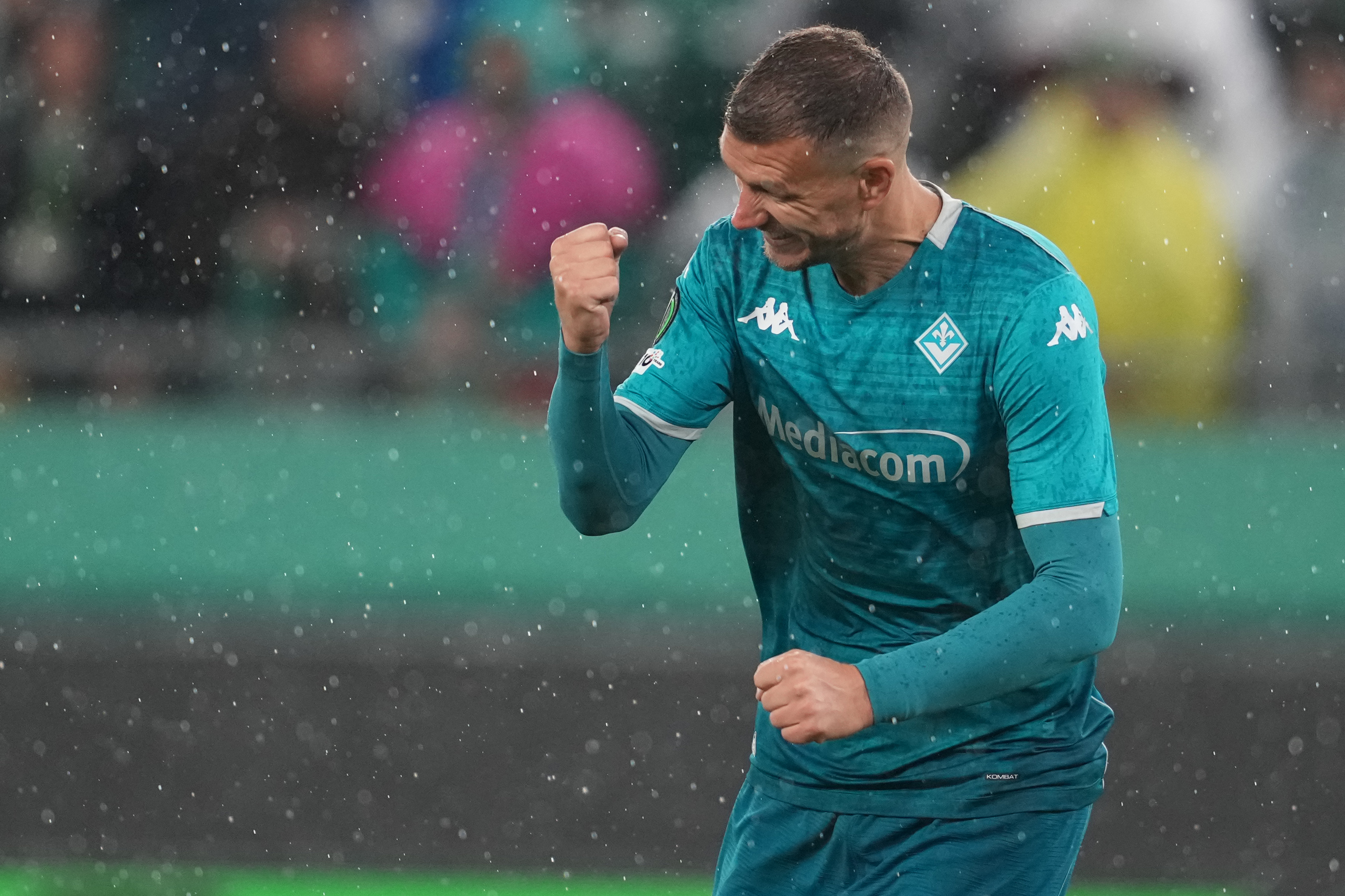 Gazzetta - Dzeko accende l'attacco viola. Pioli trova segnali della sua Fiorentina