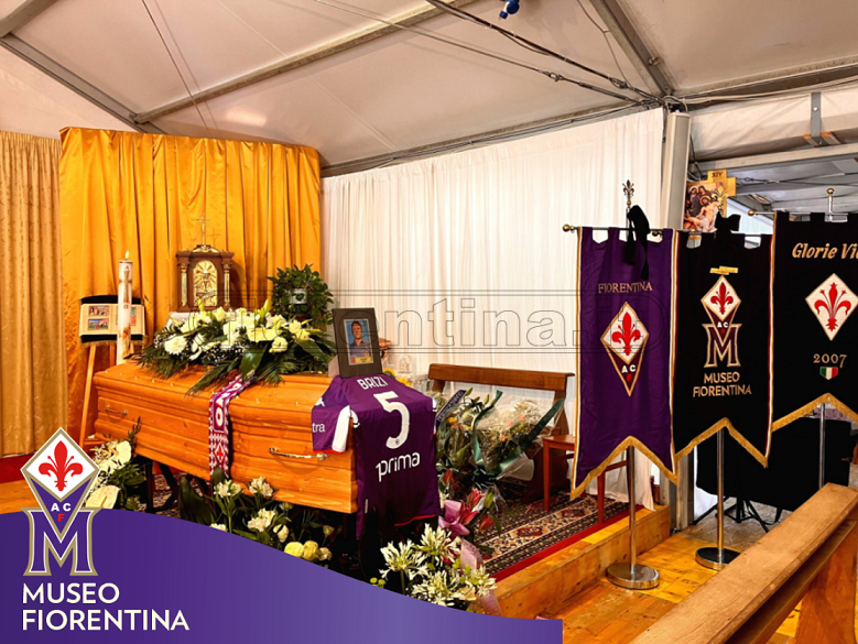 Tanto viola per l'ultimo saluto a Brizi, grande protagonista della storia gigliata