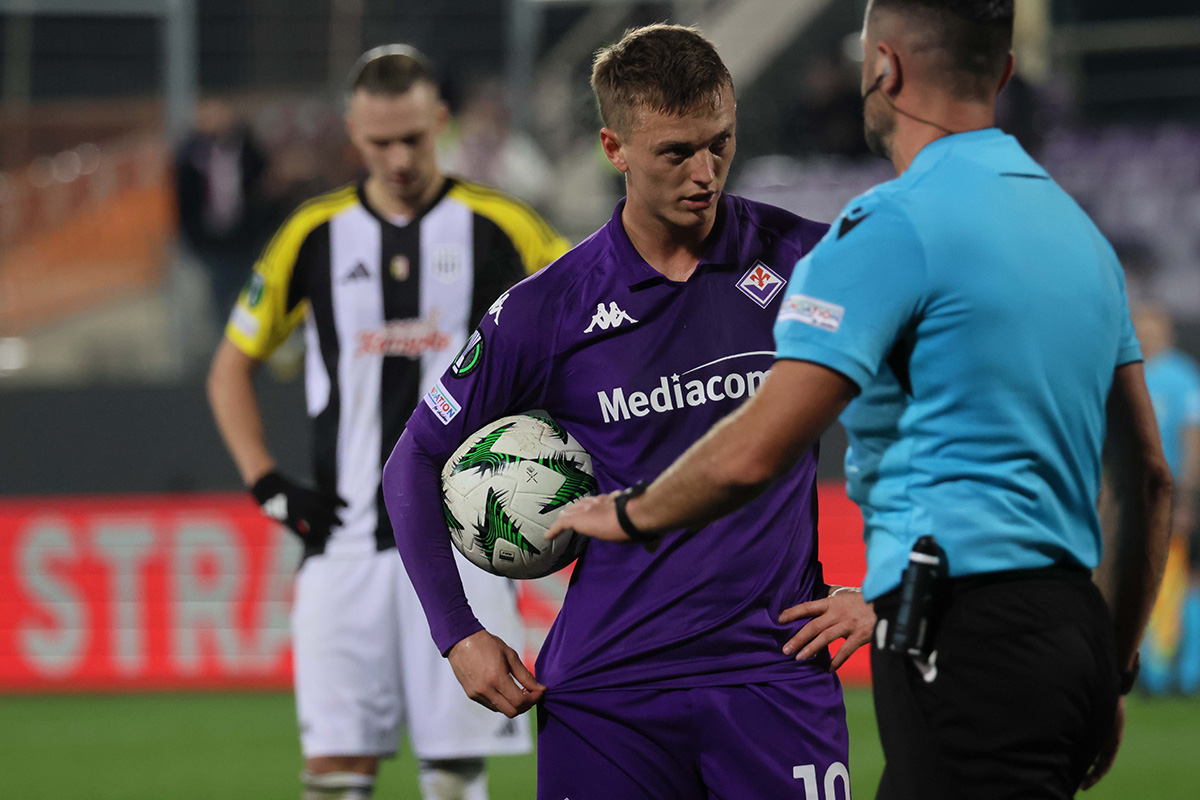 Bologna-Fiorentina, la FORMAZIONE DEI TIFOSI: Gudmundsson a sinistra insieme a Beltran
