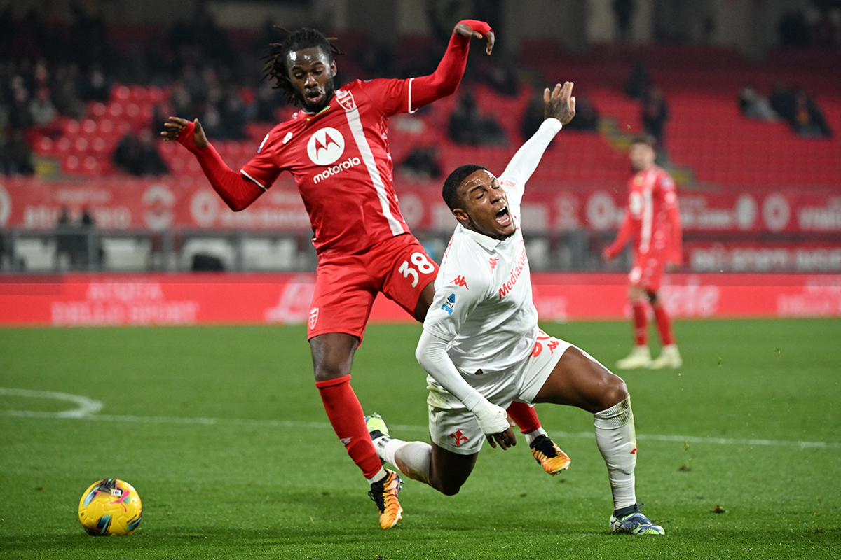 La Moviola - Male Dionisi, concede il rigore che non c'è. Dov'è il chiaro errore su Sottil?