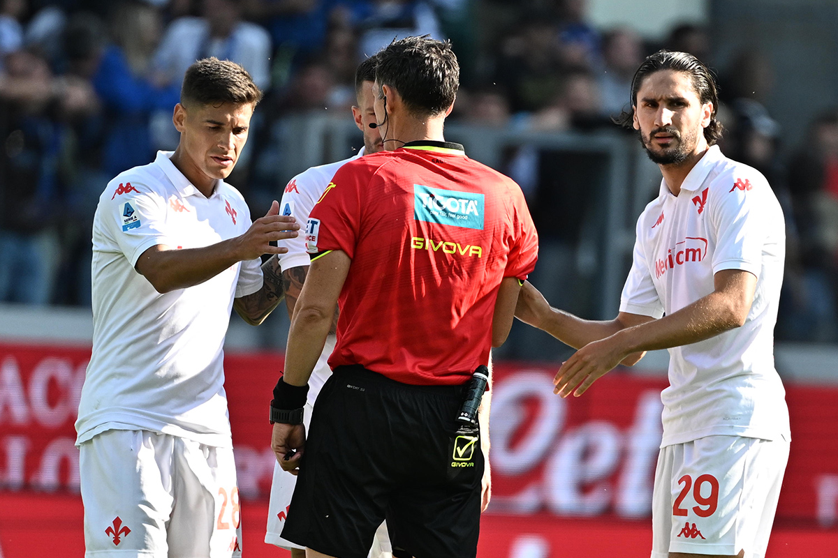 La Moviola: bene Sacchi, tiene in mano la partita. Anche se fischia tanto e non ammonisce Kolasinac