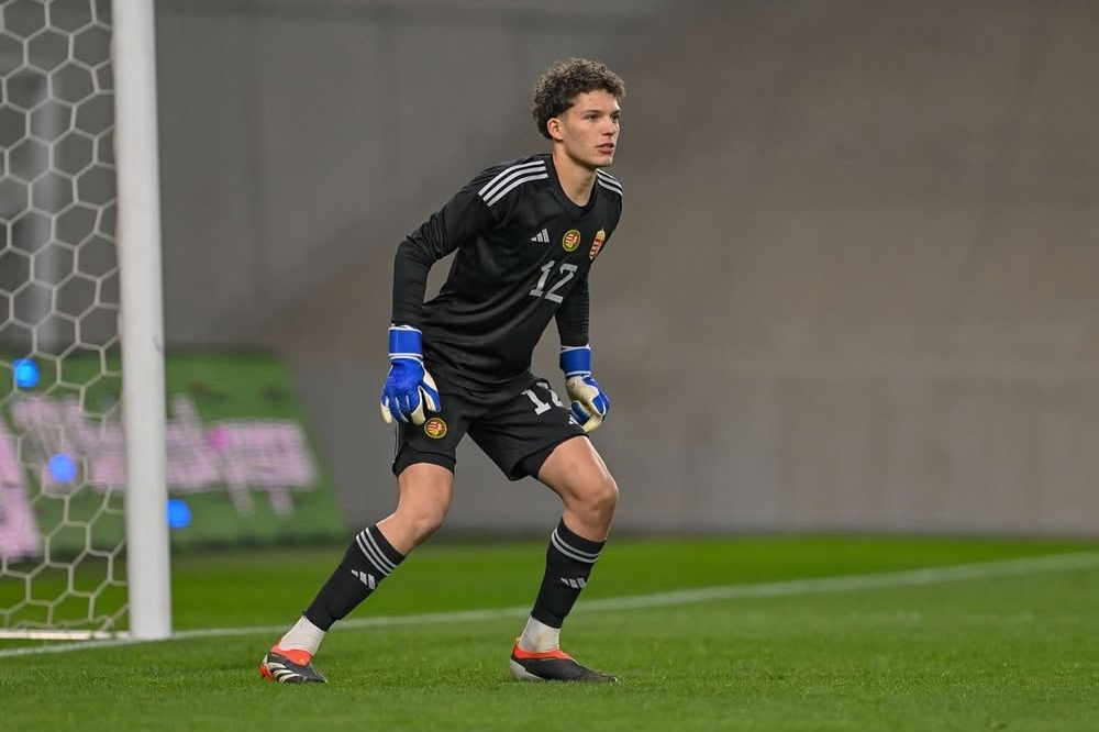 Ricordate il portiere del Puskas? Ha firmato con il... Liverpool