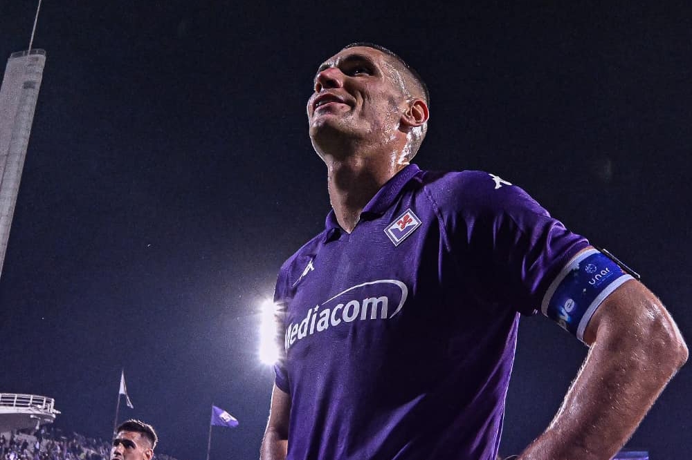 Milenkovic saluta Firenze: "Un amore eterno che rimarrà lì per sempre"
