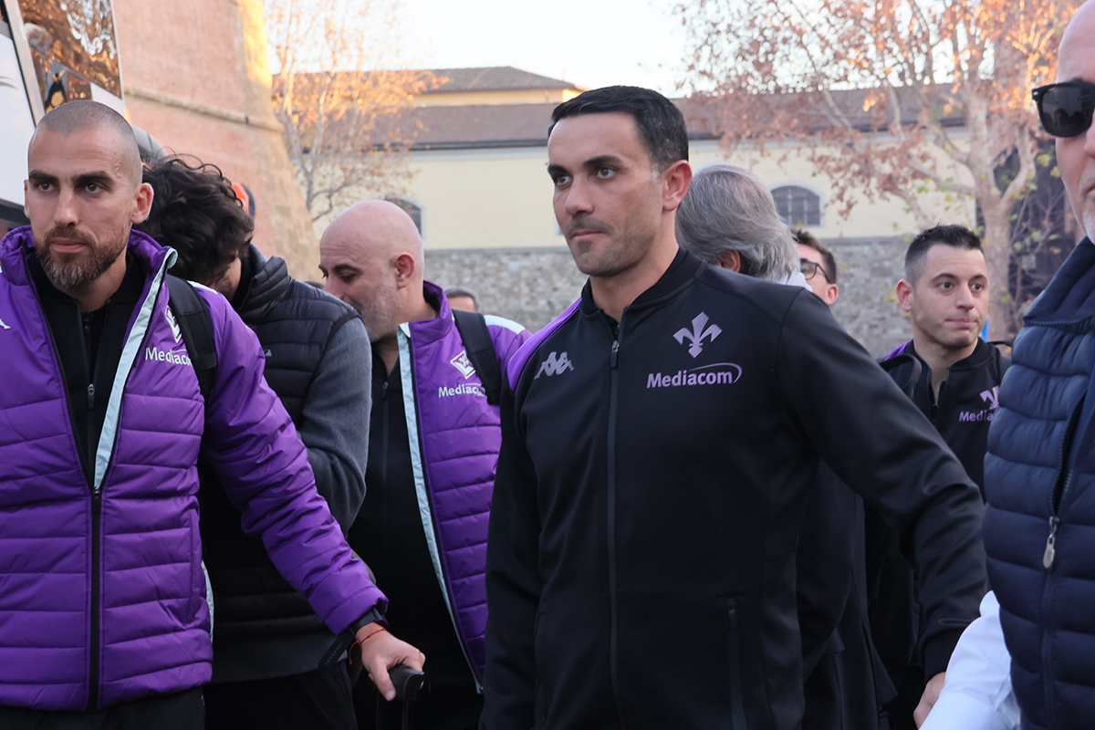 La Fiorentina anticipa il rientro da Cagliari dopo il rinvio delle gare di Serie A