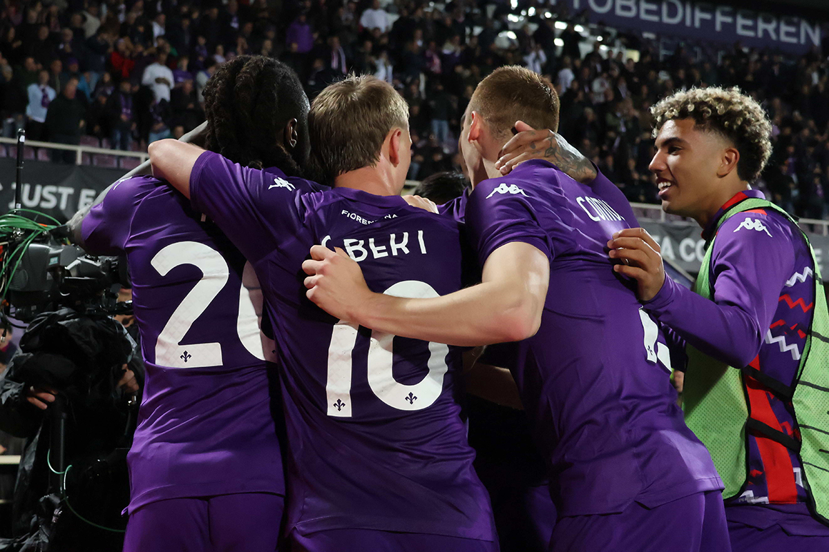 Pasqua di lavoro per la Fiorentina, a Cagliari per rimanere aggrappati al treno che porta in Europa