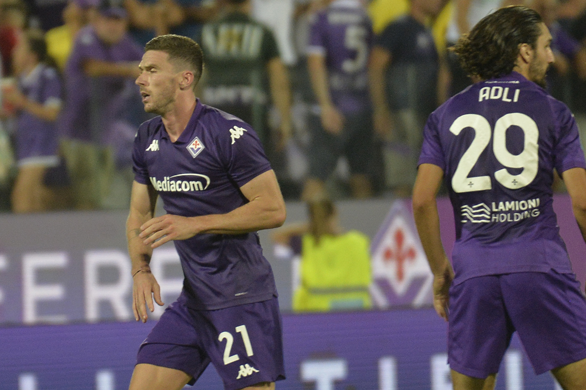 Altra gara folle: sotto di due gol, rimonta al 95'. Gioco no, ma tanto cuore