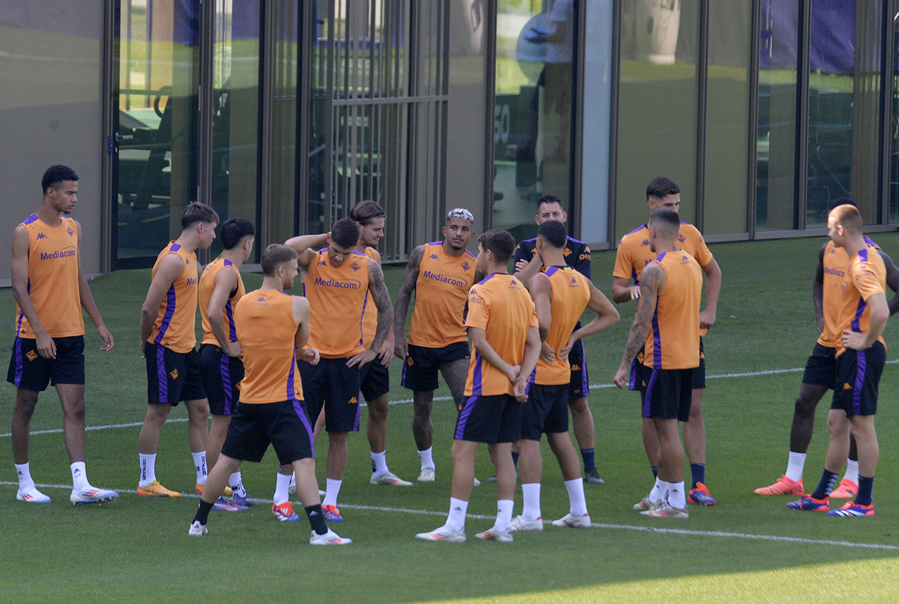 Fiorentina in ritiro verso la Lazio. La squadra resterà al Viola Park fino al match di domani