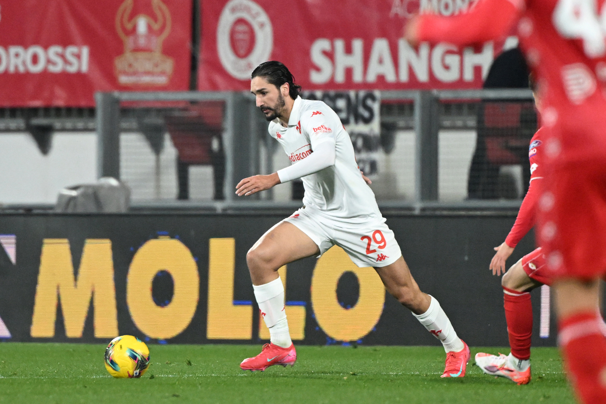 Ex viola, il futuro di Adli è ancora un rebus: l'Al-Shabab pressa, ma lui prende tempo