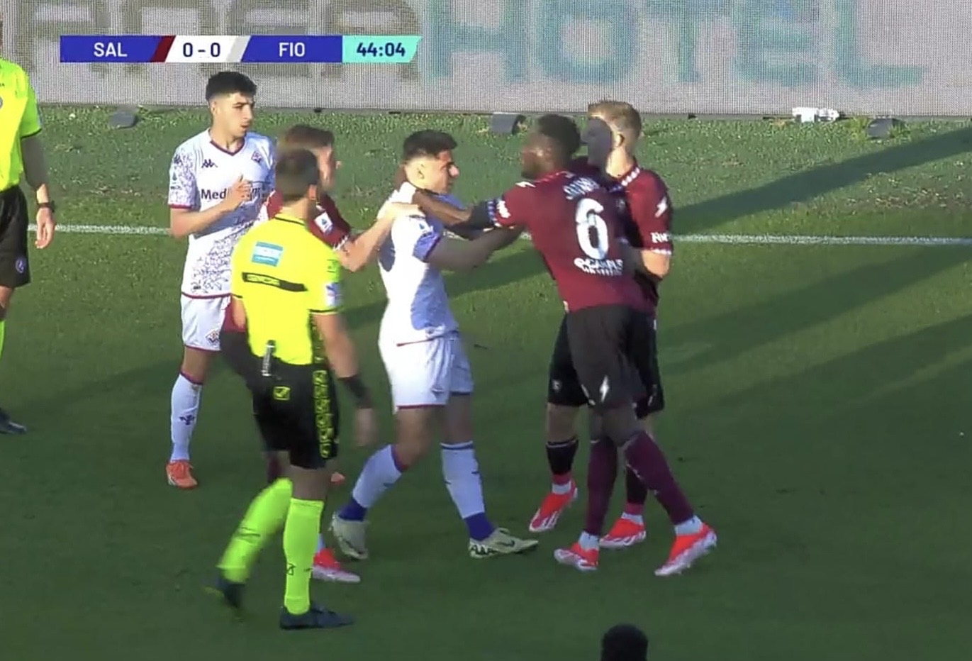 Salernitana-Fiorentina, scintille tra Sottil, Pierozzi e Basic