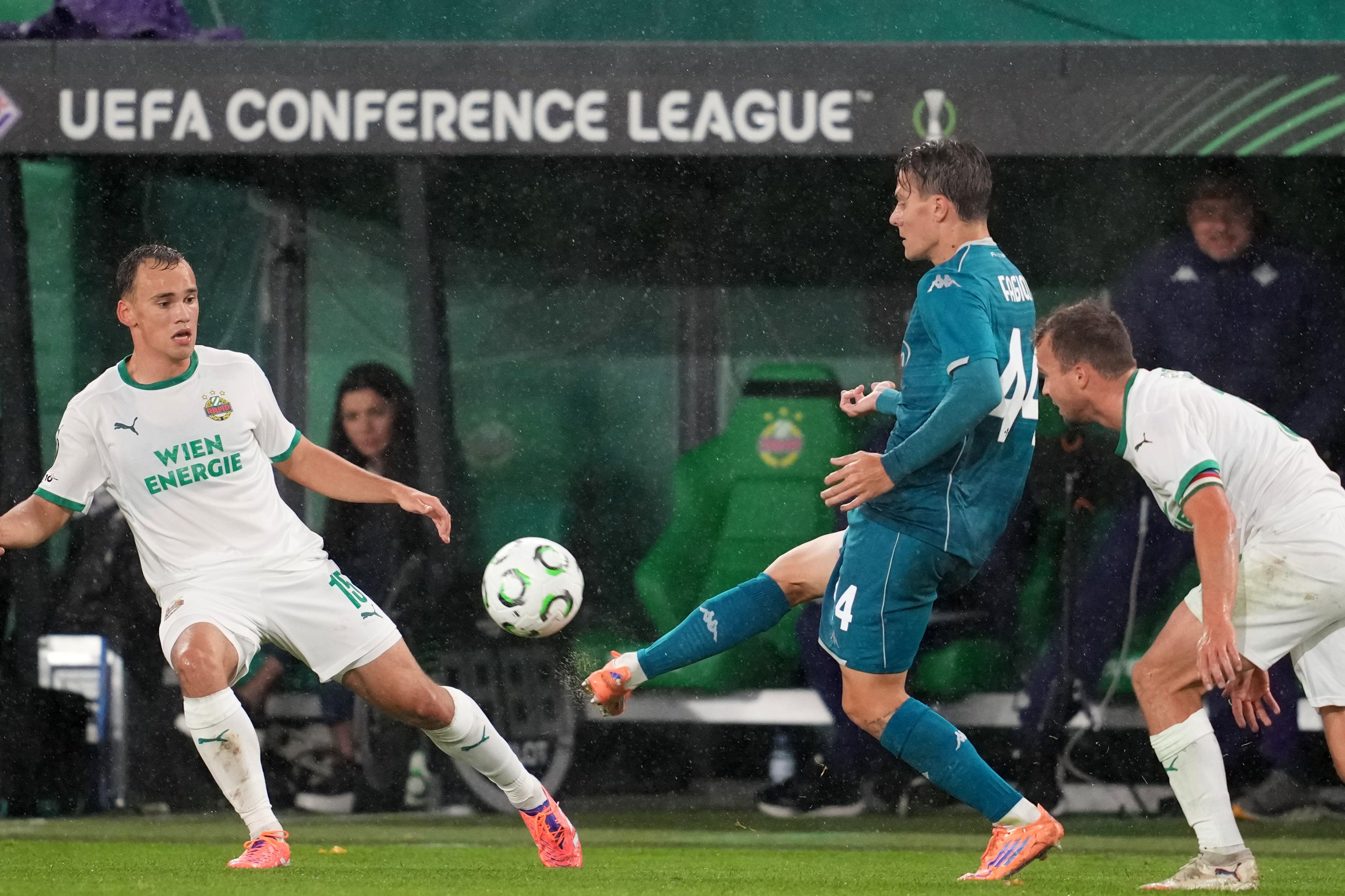 Ferrara su La Nazione: "Serata antidepressiva: la Fiorentina inizia a giocare a pallone"