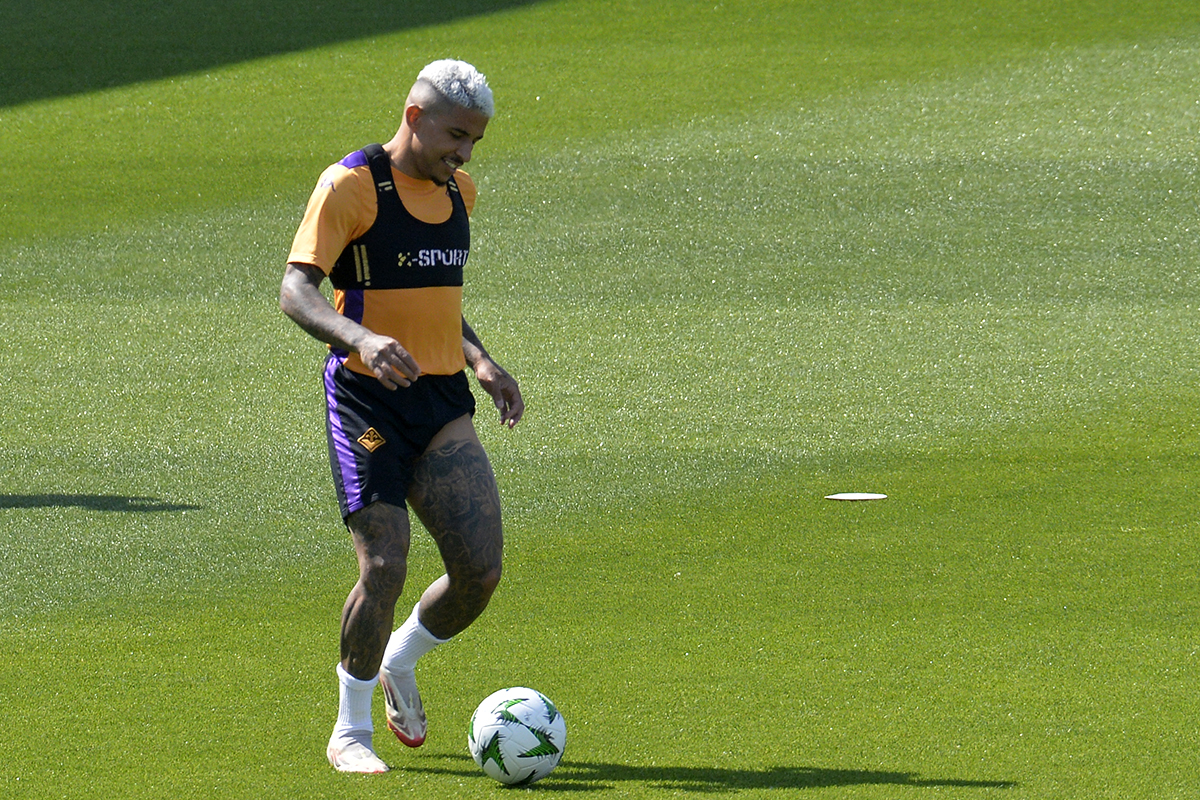 L'ultima chiamata per l'Europa e una trasferta da mille disagi. Gruppo colpito per la scomparsa del Papa