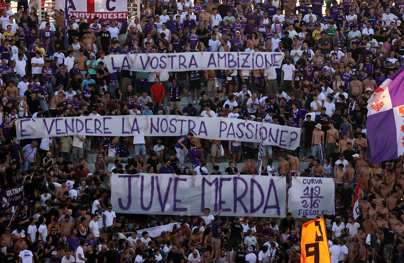 Striscione in Curva Ferrovia: "La vostra ambizione è vendere la nostra passione?"