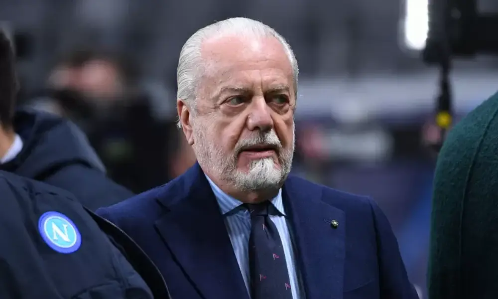 Napoli, De Laurentiis all'attacco: "I fondi un disastro, nel calcio si va avanti con i debiti"