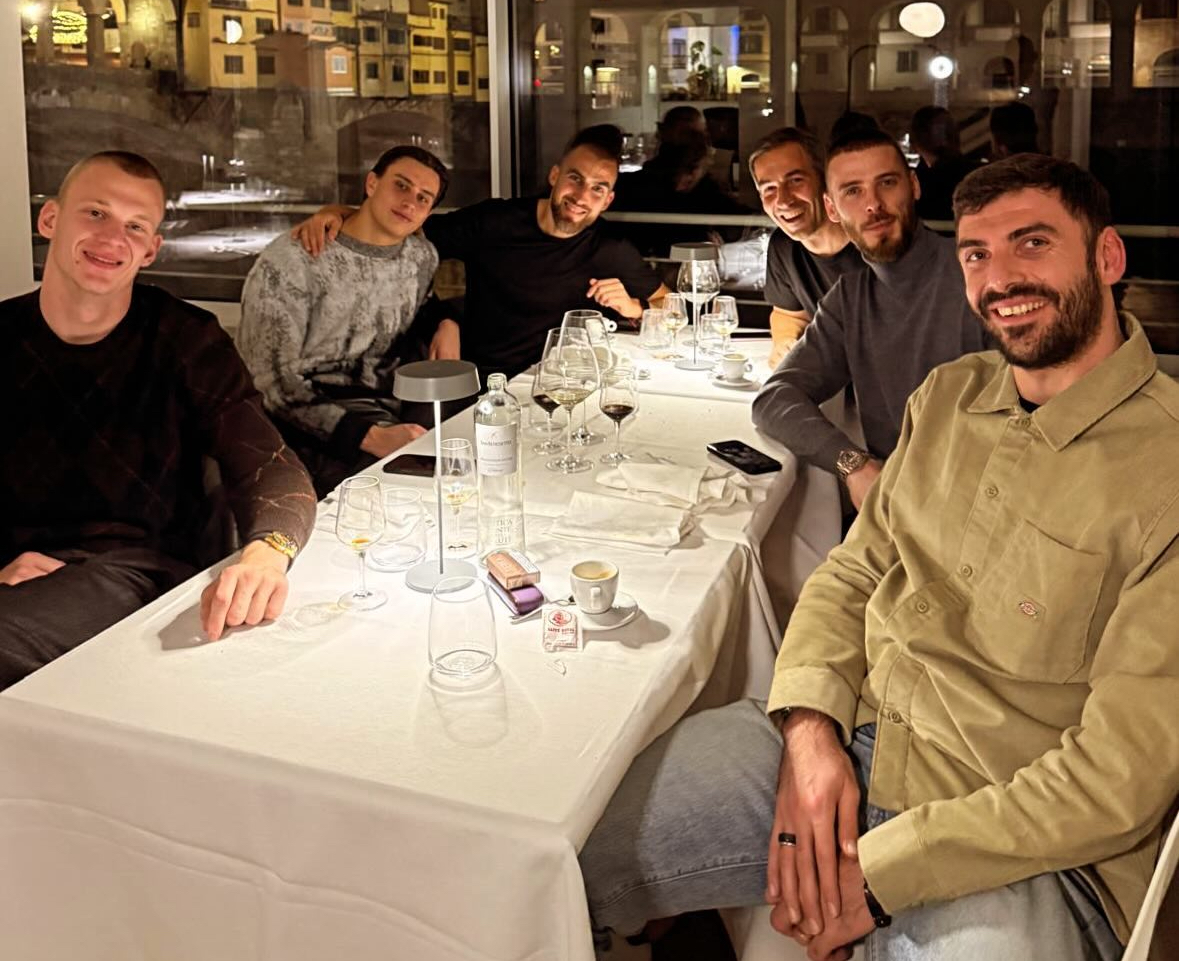 Promessa mantenuta: De Gea porta a cena i portieri e lo staff dopo il clean sheet di Martinelli