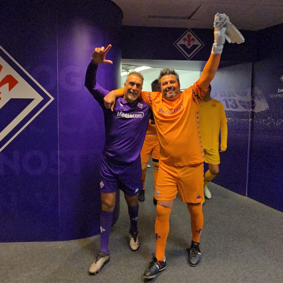 Frey e la foto con Batistuta: “Quanto sarebbe stato bello giocare con te”