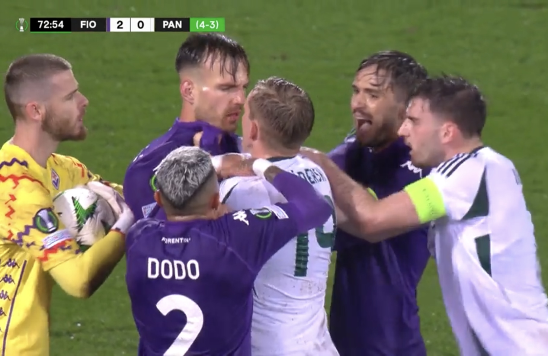 Fiorentina-Panathinaikos, scintille Pongracic-Swiderski: l’accaduto