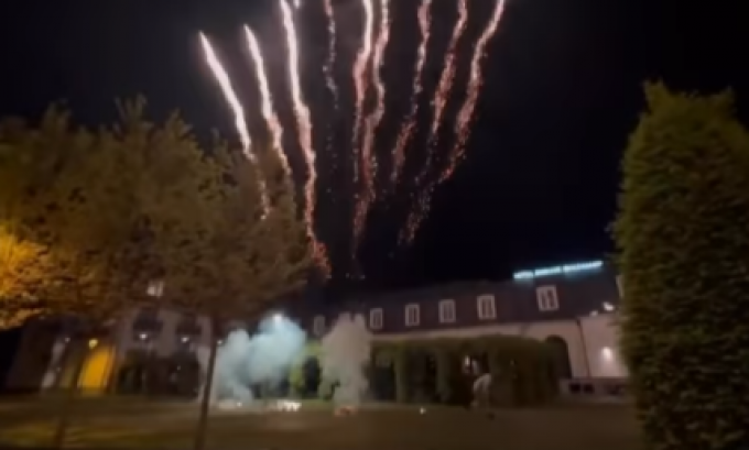 Bruges-Fiorentina: belgi sparano fuochi d'artificio nella notte vicino all'hotel viola (VIDEO)