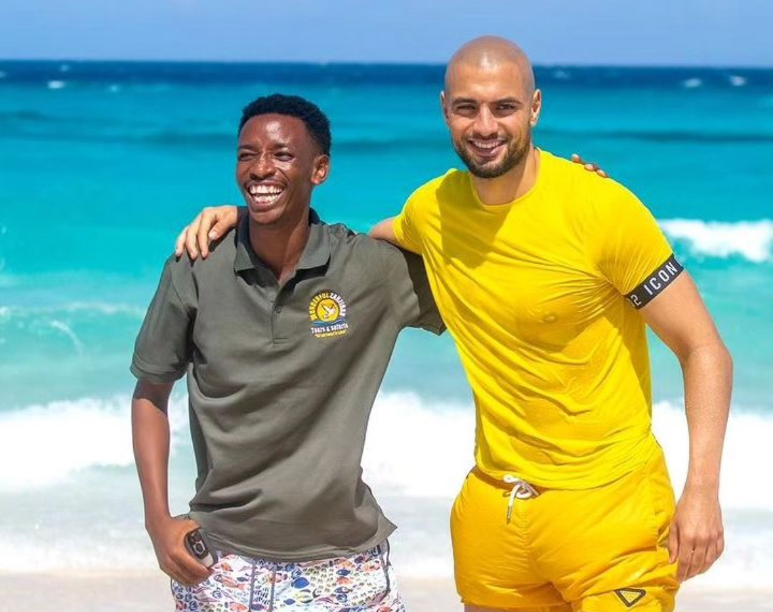 Amrabat, relax a Zanzibar in attesa di decidere il proprio futuro