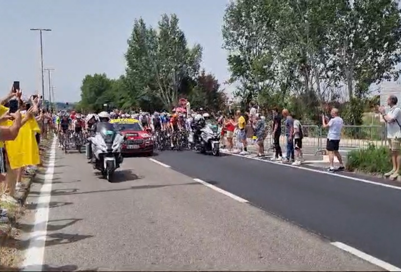 Tour de France, le immagini della partenza dal Viola Park (VIDEO)